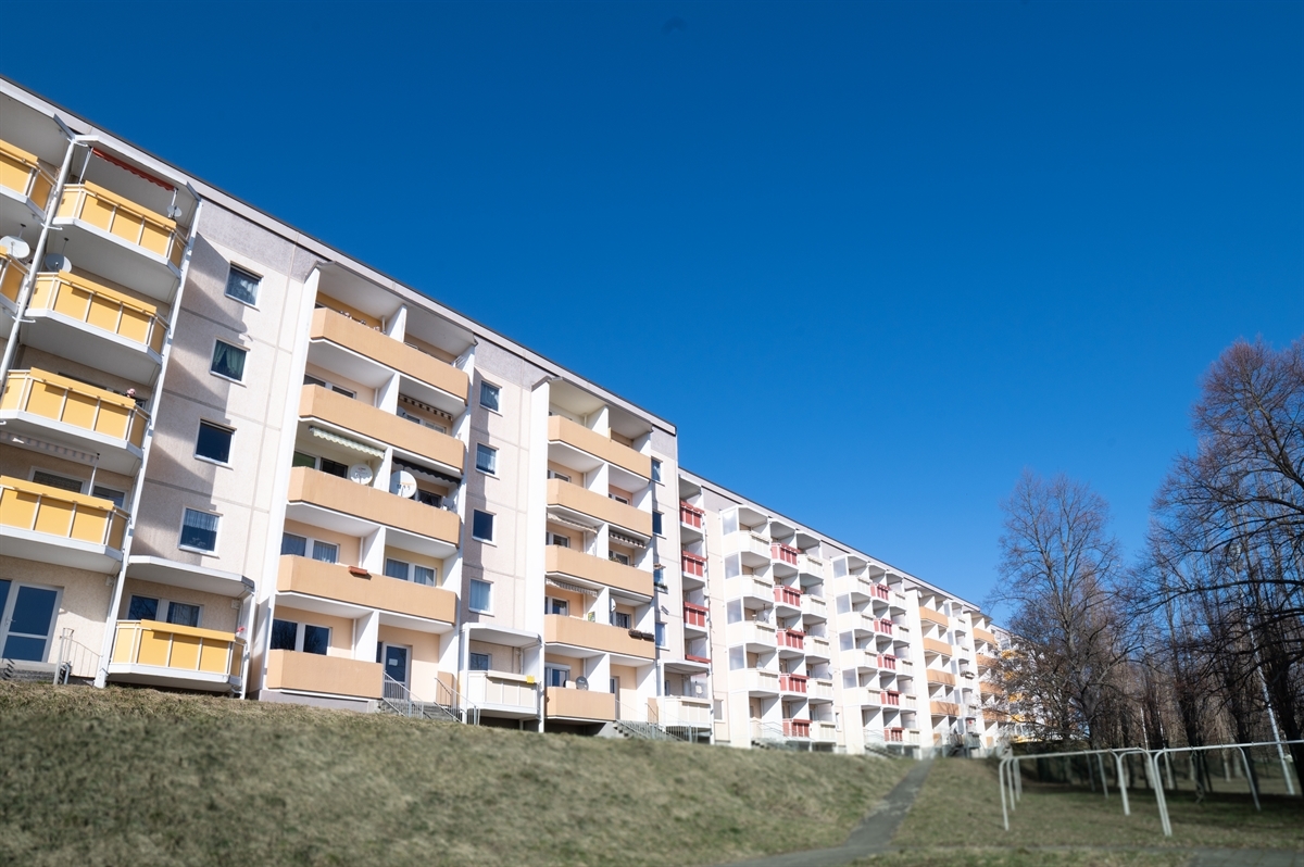 Hauptansicht der Wohnung: Helle 2-Zimmer-Wohnung mit Balkon im 2. Obergeschoss – frisch renoviert