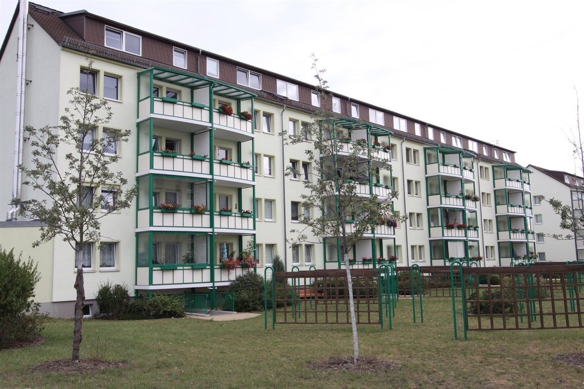Hauptansicht der Wohnung: 3-Raum-Wohnung im Erdgeschoss mit Balkon